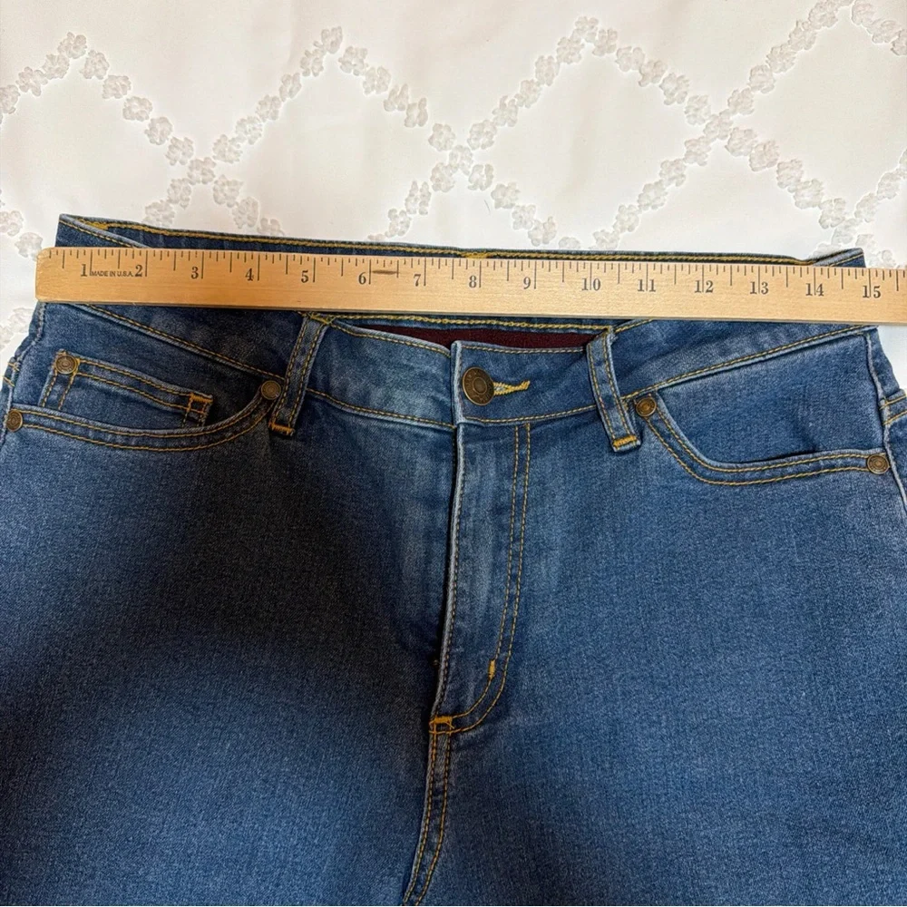 Blue Mountain Women's size 6 Fleece Lined Med Wash Straight Leg Jeans - Picture 2 of 11